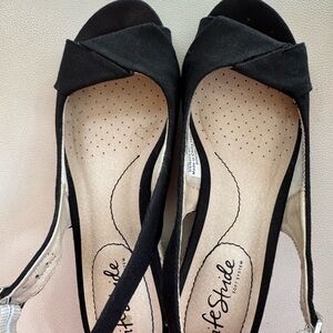 Life Stride Women's Black Peep Toe Shoes
